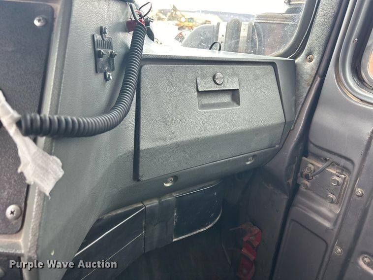 image for item DQ1026 1992 Mack RD690S  dump truck