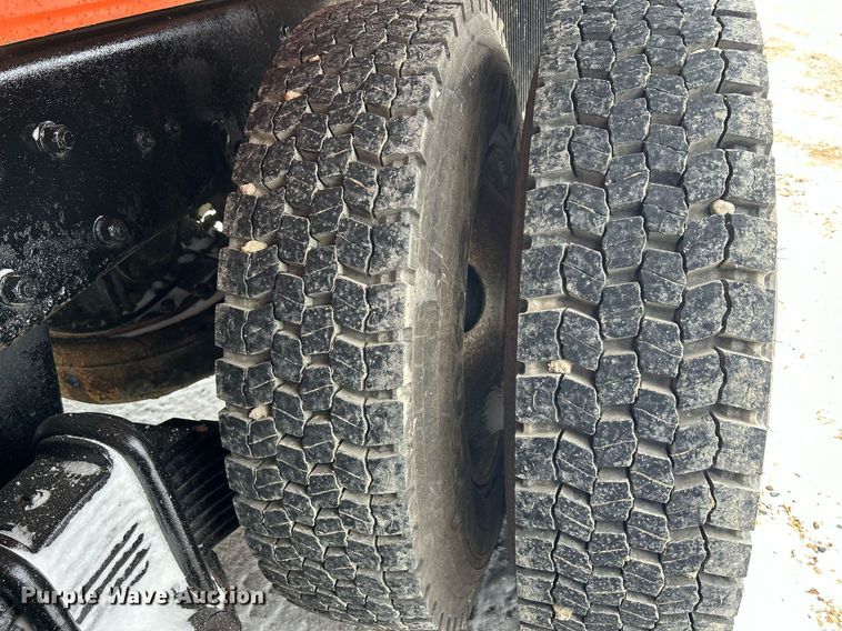 image for item DQ1026 1992 Mack RD690S  dump truck