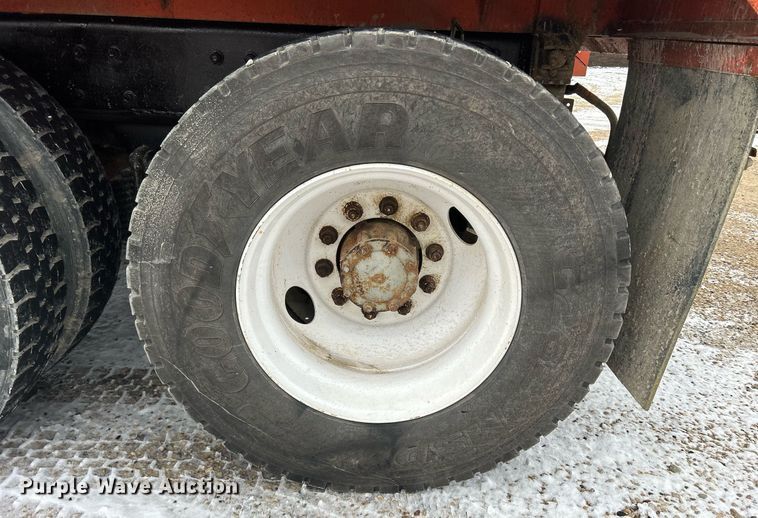 image for item DQ1026 1992 Mack RD690S  dump truck