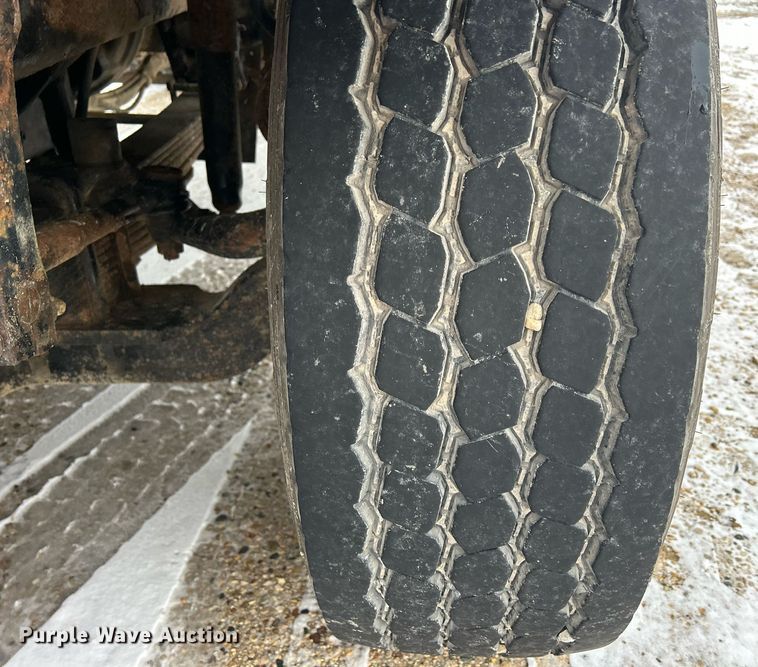 image for item DQ1026 1992 Mack RD690S  dump truck