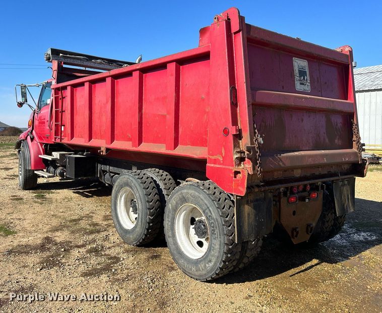 image for item DQ1032 2005 Sterling L8500  dump truck