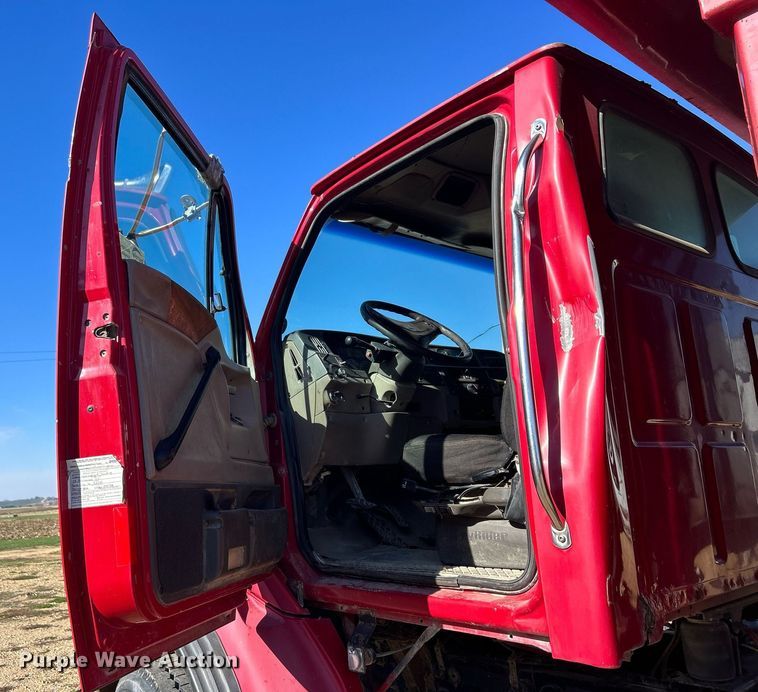 image for item DQ1032 2005 Sterling L8500  dump truck