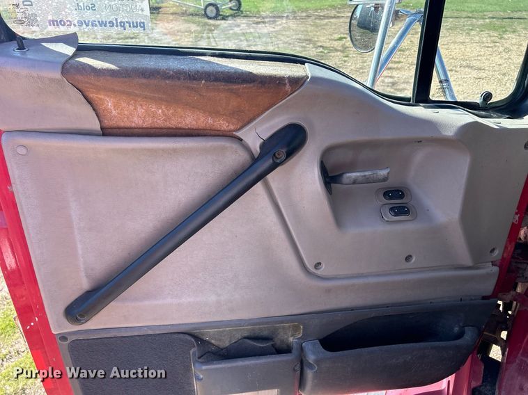 image for item DQ1032 2005 Sterling L8500  dump truck