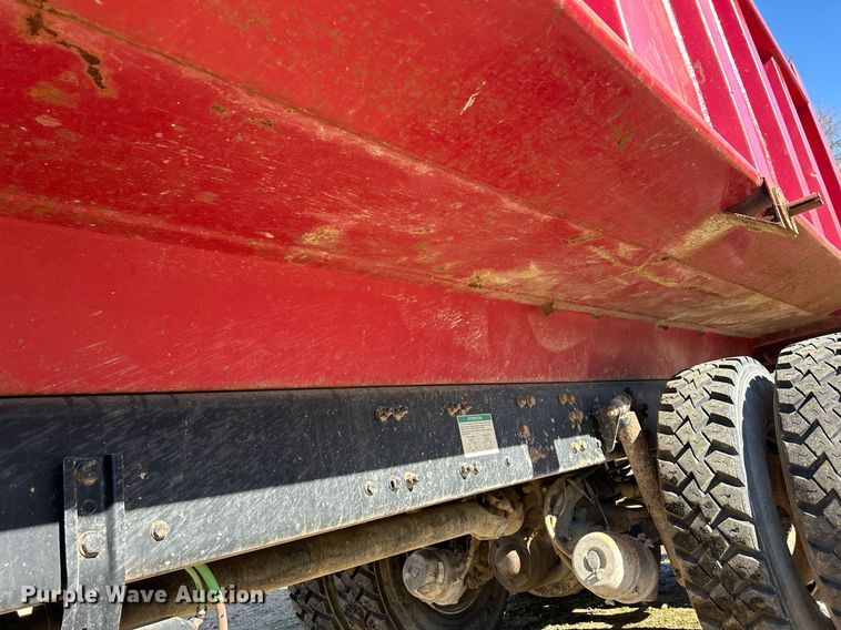 image for item DQ1032 2005 Sterling L8500  dump truck