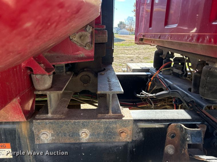 image for item DQ1032 2005 Sterling L8500  dump truck