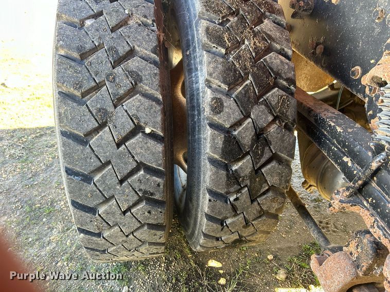 image for item DQ1032 2005 Sterling L8500  dump truck