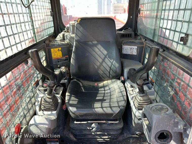 image for item DQ1458 2015 Kubota SVL90-2  tracked skid steer loader