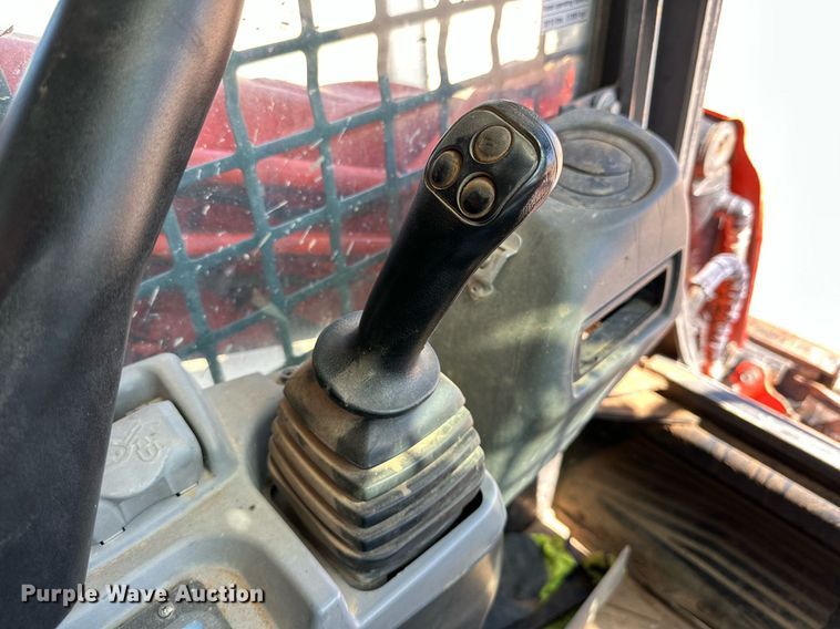 image for item DQ1458 2015 Kubota SVL90-2  tracked skid steer loader