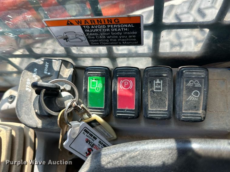 image for item DQ1458 2015 Kubota SVL90-2  tracked skid steer loader