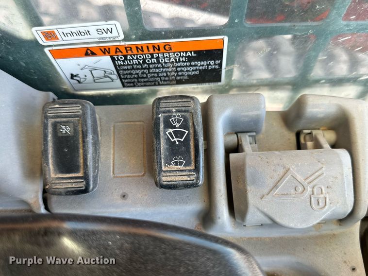 image for item DQ1458 2015 Kubota SVL90-2  tracked skid steer loader