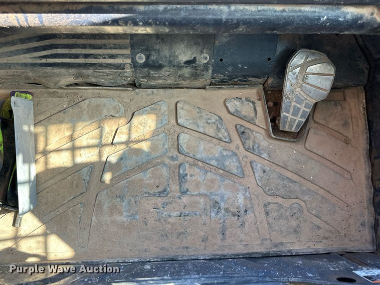 image for item DQ1458 2015 Kubota SVL90-2  tracked skid steer loader