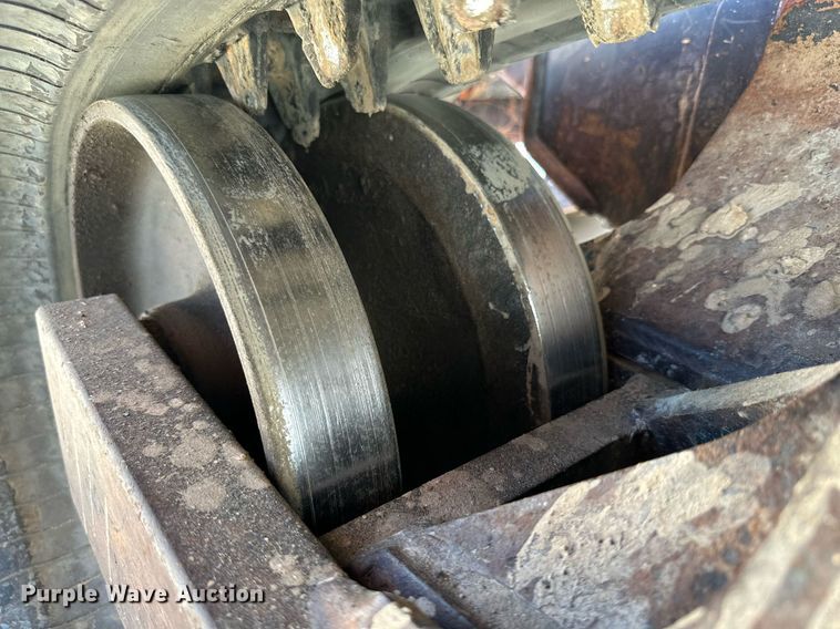 image for item DQ1458 2015 Kubota SVL90-2  tracked skid steer loader