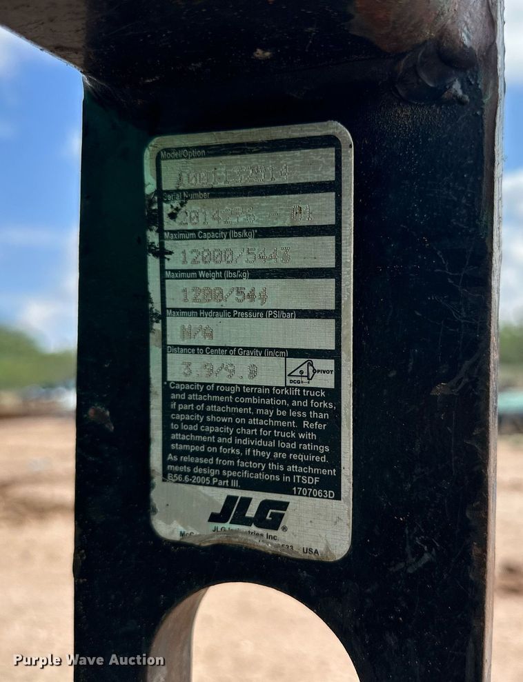 image for item DQ1482 2013 JLG 8042  telehandler