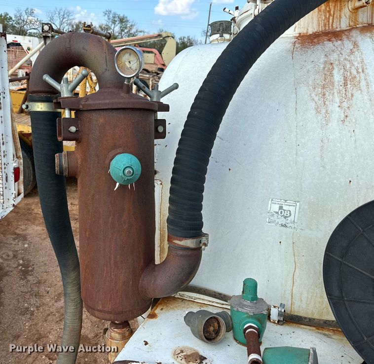 image for item DQ1493 Vacuum tank bed