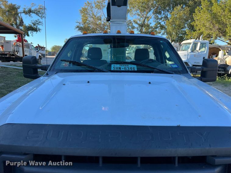 image for item DQ2235 2012 Ford F450 Super Duty XL  bucket truck