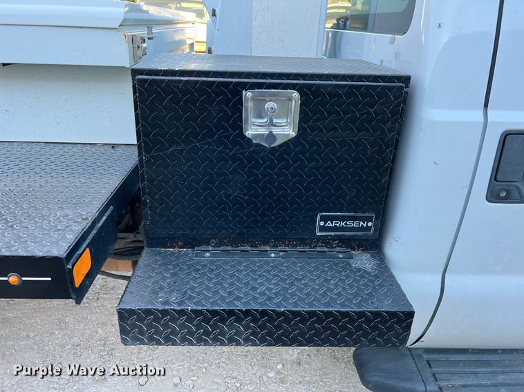 image for item DQ2235 2012 Ford F450 Super Duty XL  bucket truck