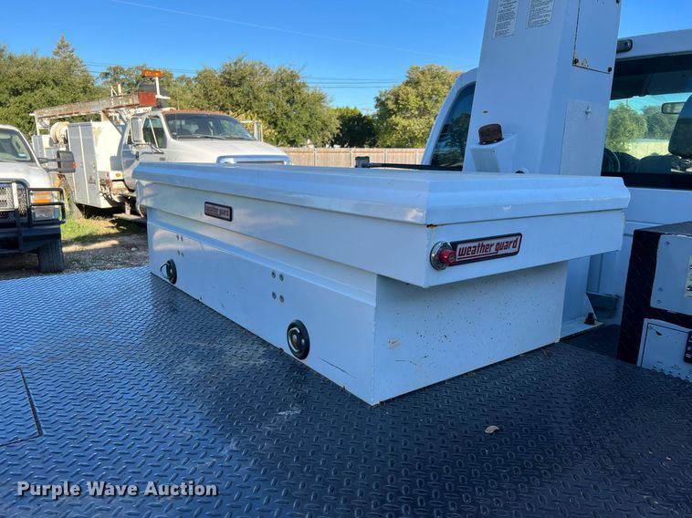 image for item DQ2235 2012 Ford F450 Super Duty XL  bucket truck