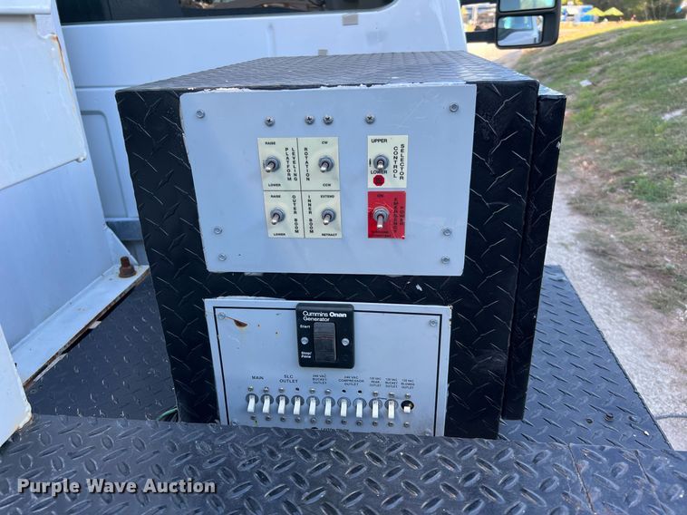 image for item DQ2235 2012 Ford F450 Super Duty XL  bucket truck