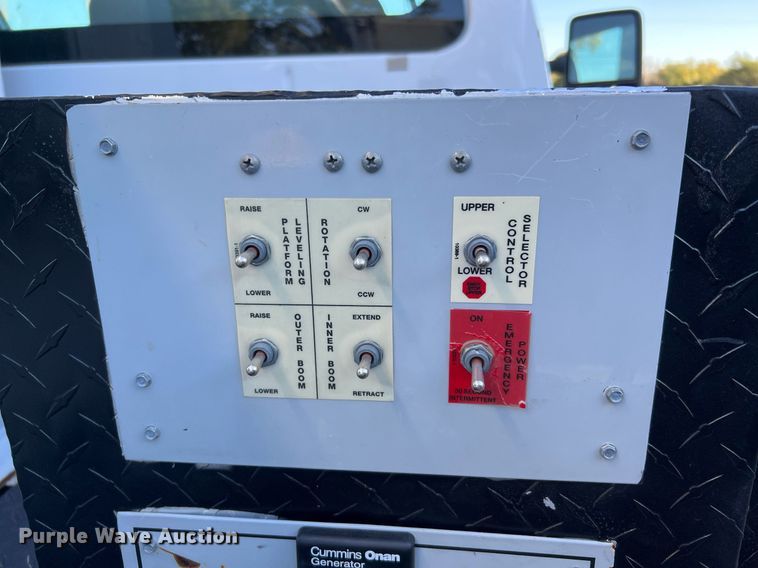 image for item DQ2235 2012 Ford F450 Super Duty XL  bucket truck