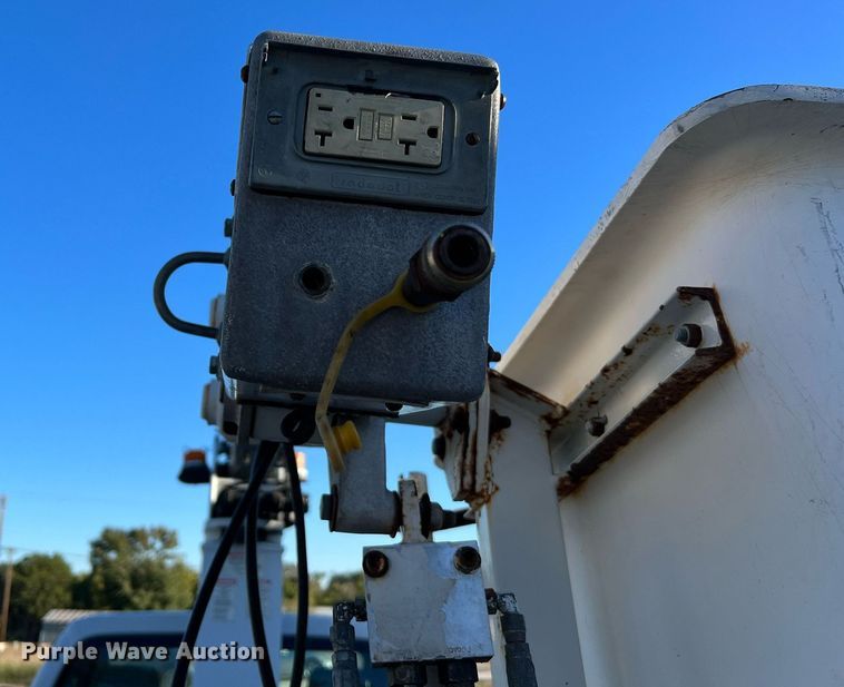 image for item DQ2235 2012 Ford F450 Super Duty XL  bucket truck