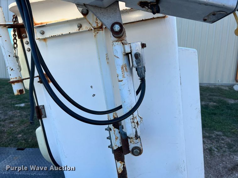 image for item DQ2235 2012 Ford F450 Super Duty XL  bucket truck