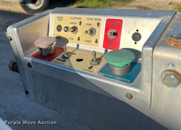 image for item DQ2235 2012 Ford F450 Super Duty XL  bucket truck