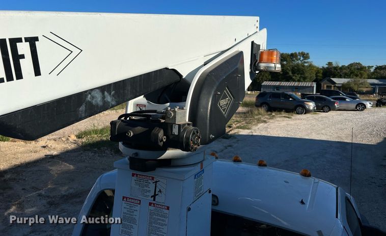 image for item DQ2235 2012 Ford F450 Super Duty XL  bucket truck