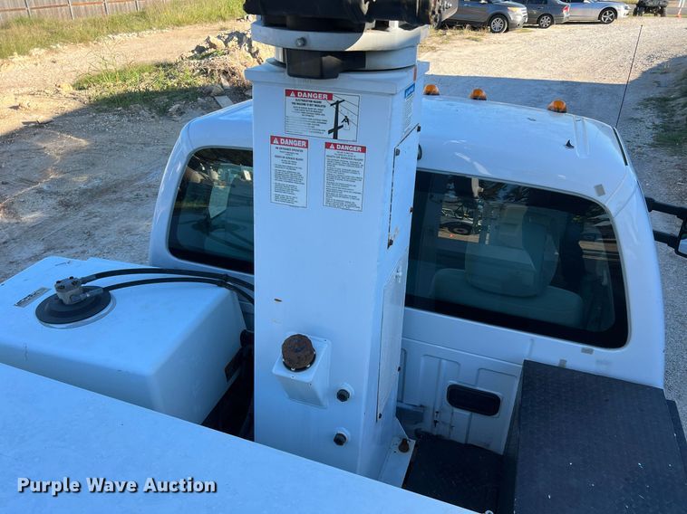 image for item DQ2235 2012 Ford F450 Super Duty XL  bucket truck