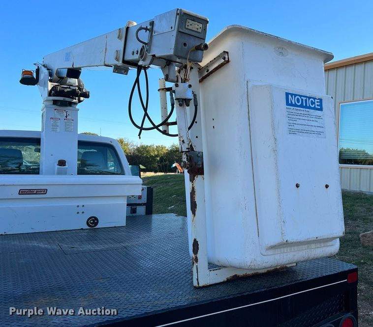 image for item DQ2235 2012 Ford F450 Super Duty XL  bucket truck