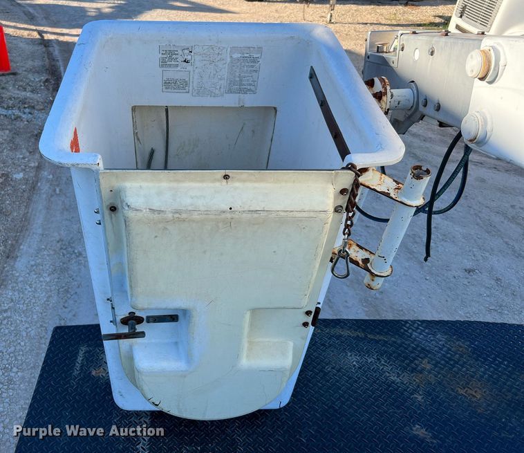 image for item DQ2235 2012 Ford F450 Super Duty XL  bucket truck