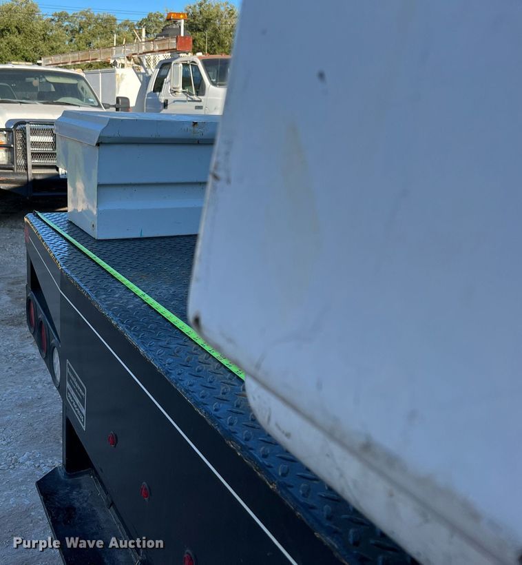 image for item DQ2235 2012 Ford F450 Super Duty XL  bucket truck