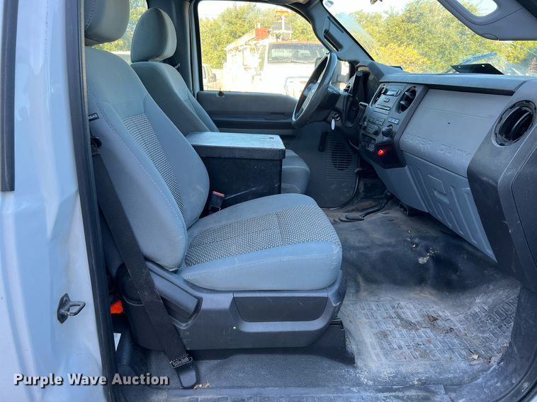 image for item DQ2235 2012 Ford F450 Super Duty XL  bucket truck