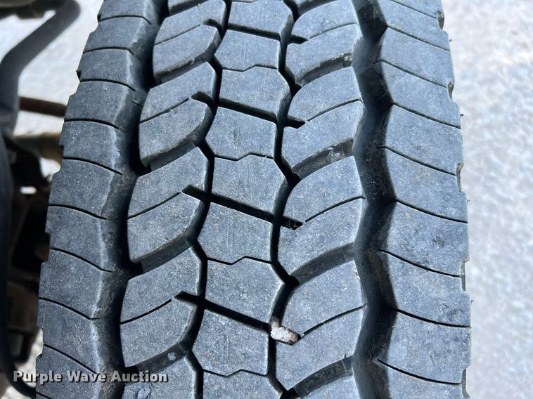 image for item DQ2235 2012 Ford F450 Super Duty XL  bucket truck