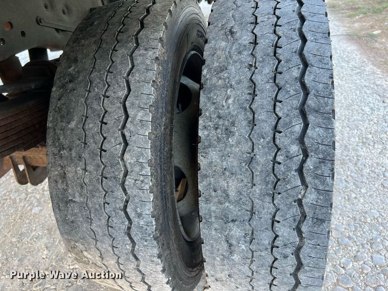 image for item DQ2235 2012 Ford F450 Super Duty XL  bucket truck