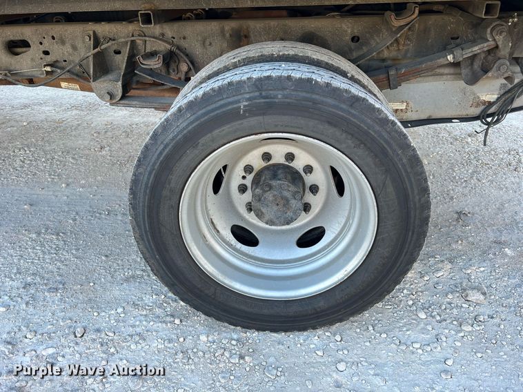 image for item DQ2235 2012 Ford F450 Super Duty XL  bucket truck