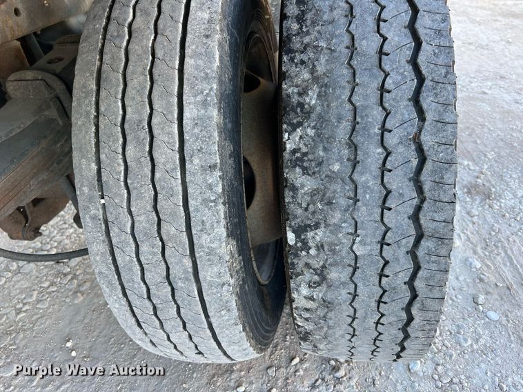 image for item DQ2235 2012 Ford F450 Super Duty XL  bucket truck