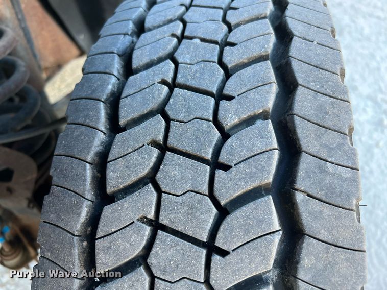 image for item DQ2235 2012 Ford F450 Super Duty XL  bucket truck