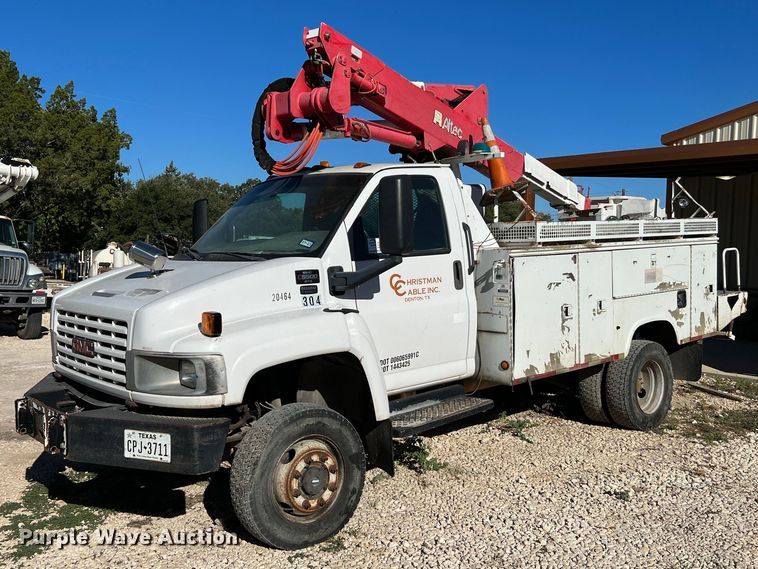 image for item DQ2236 2005 GMC C5500  bucket truck