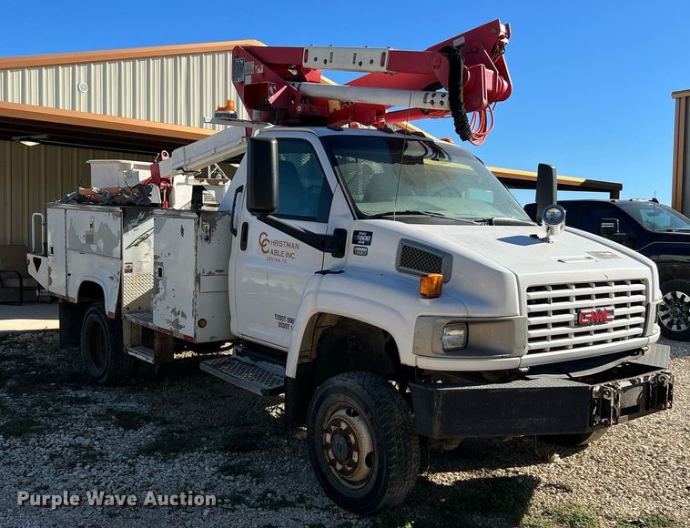 image for item DQ2236 2005 GMC C5500  bucket truck