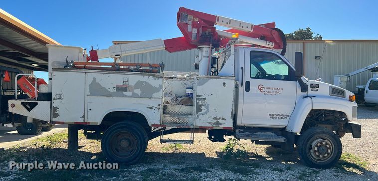 image for item DQ2236 2005 GMC C5500  bucket truck