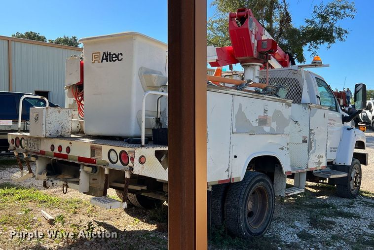 image for item DQ2236 2005 GMC C5500  bucket truck