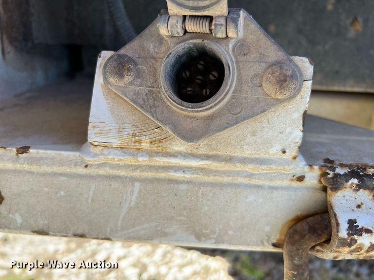 image for item DQ2236 2005 GMC C5500  bucket truck