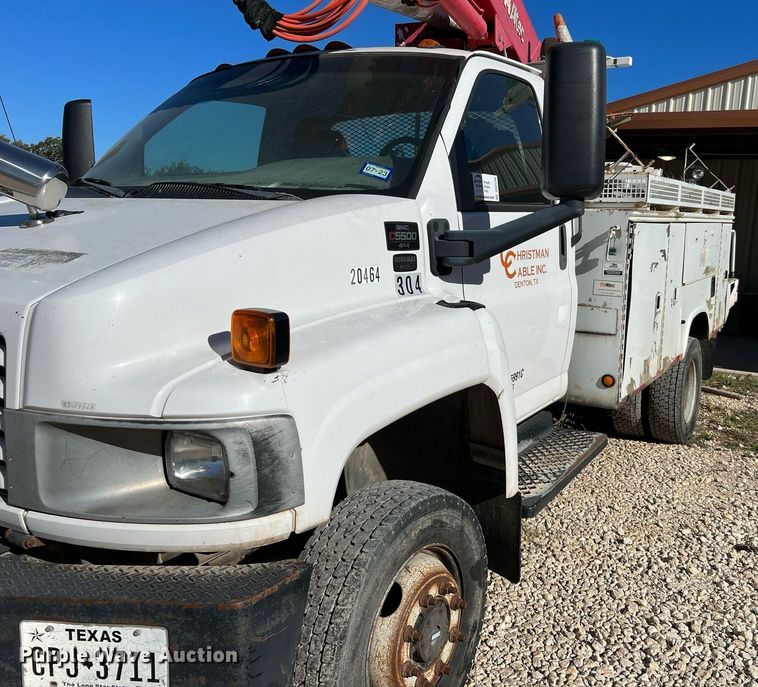 image for item DQ2236 2005 GMC C5500  bucket truck