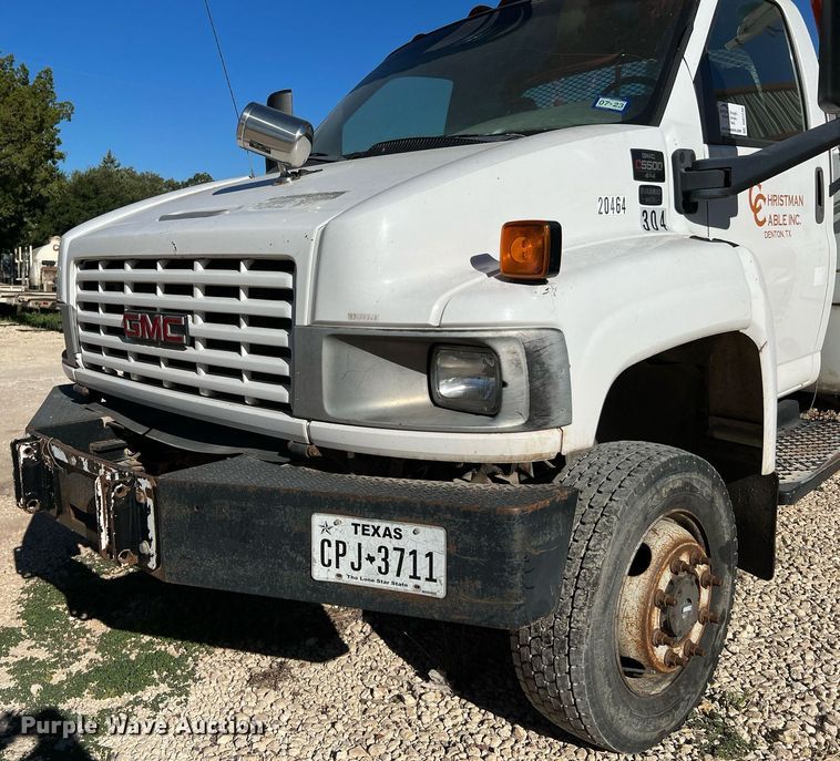 image for item DQ2236 2005 GMC C5500  bucket truck