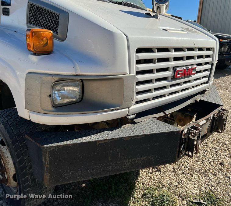 image for item DQ2236 2005 GMC C5500  bucket truck