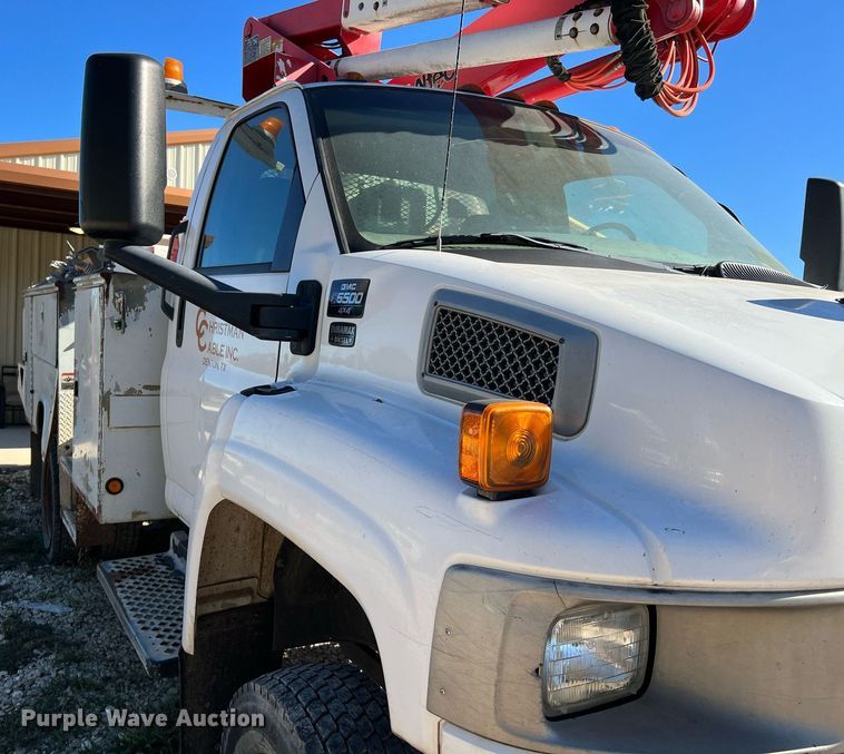 image for item DQ2236 2005 GMC C5500  bucket truck