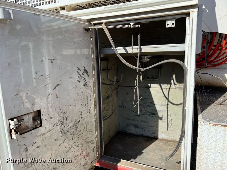 image for item DQ2236 2005 GMC C5500  bucket truck