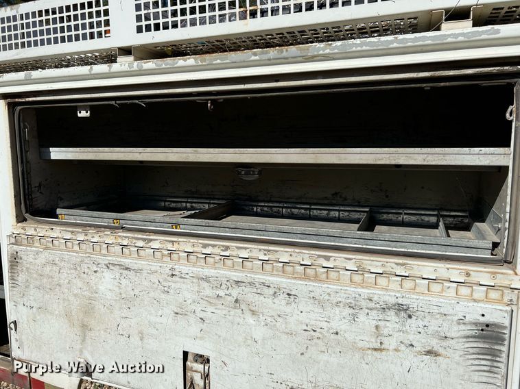 image for item DQ2236 2005 GMC C5500  bucket truck