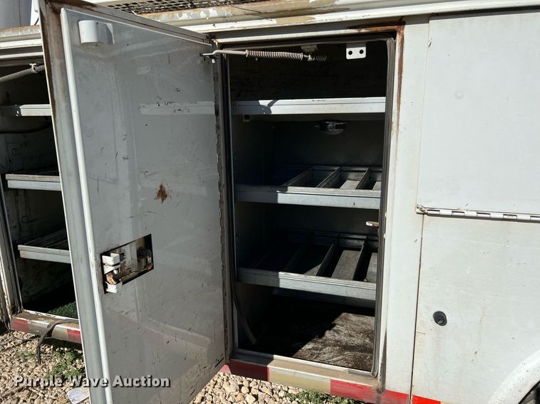 image for item DQ2236 2005 GMC C5500  bucket truck