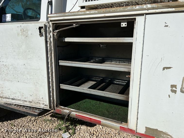 image for item DQ2236 2005 GMC C5500  bucket truck